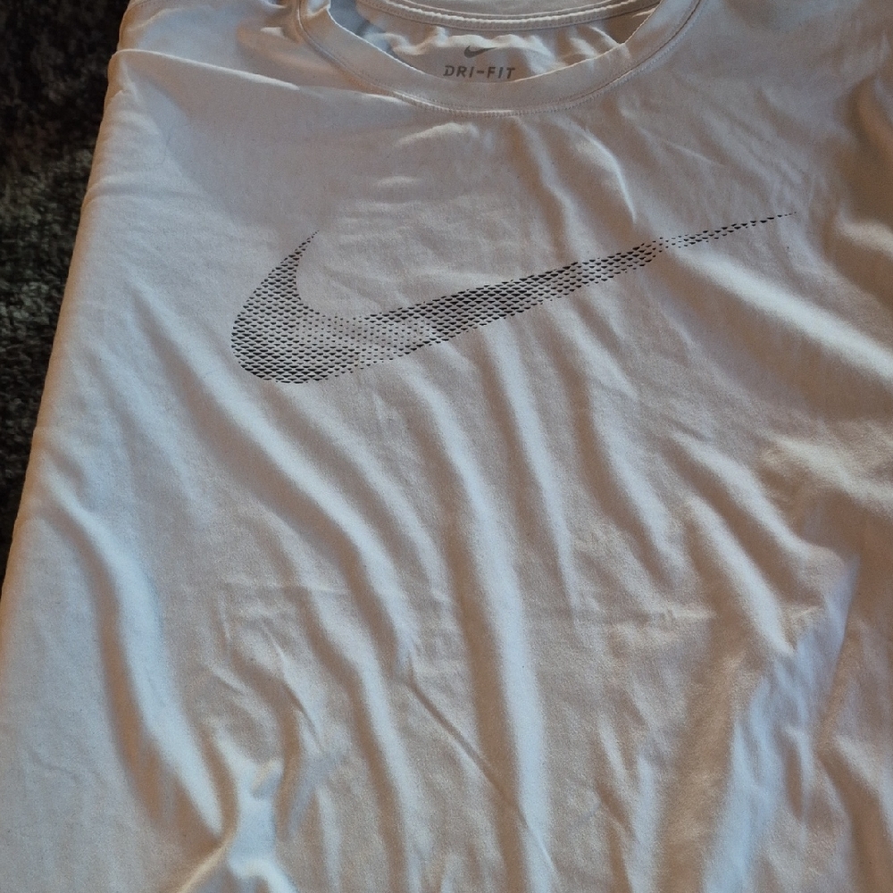Nike White Short Sleeve Tee
